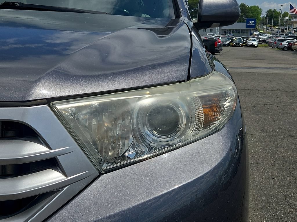 Used 2012 Toyota Highlander Limited w/ Tow Pkg AWD/4WD image 10