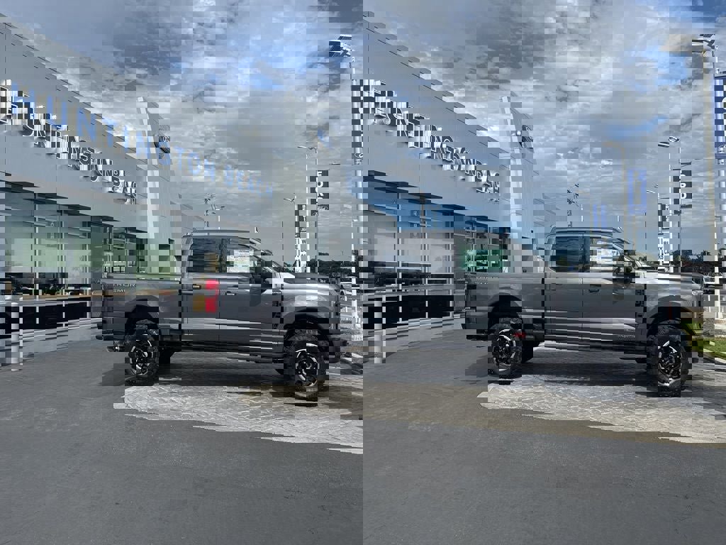 New 2026 Ford F250 Platinum w/ Tremor Off-Road Package image 3