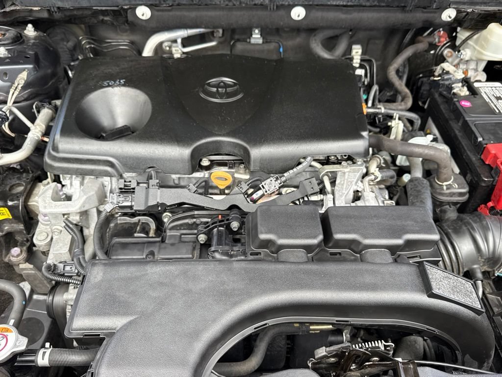 Used 2021 Toyota RAV4 XLE w/ Convenience Package FWD image 33