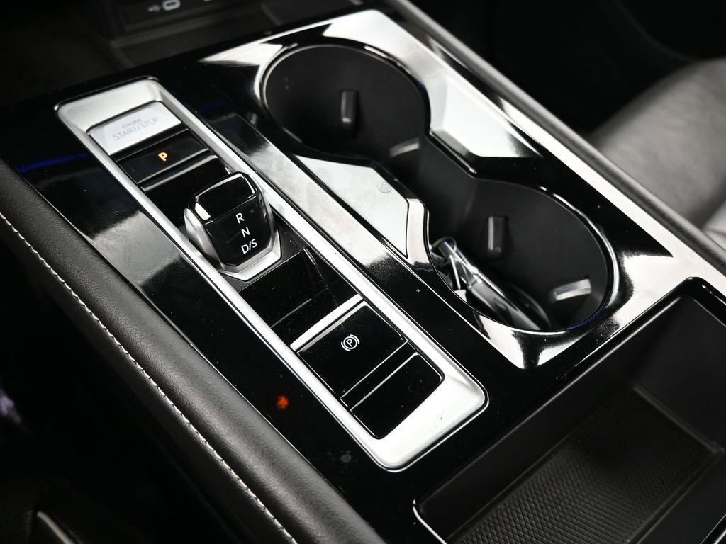 Used 2024 Volkswagen Atlas Cross Sport SEL Premium R-Line image 29