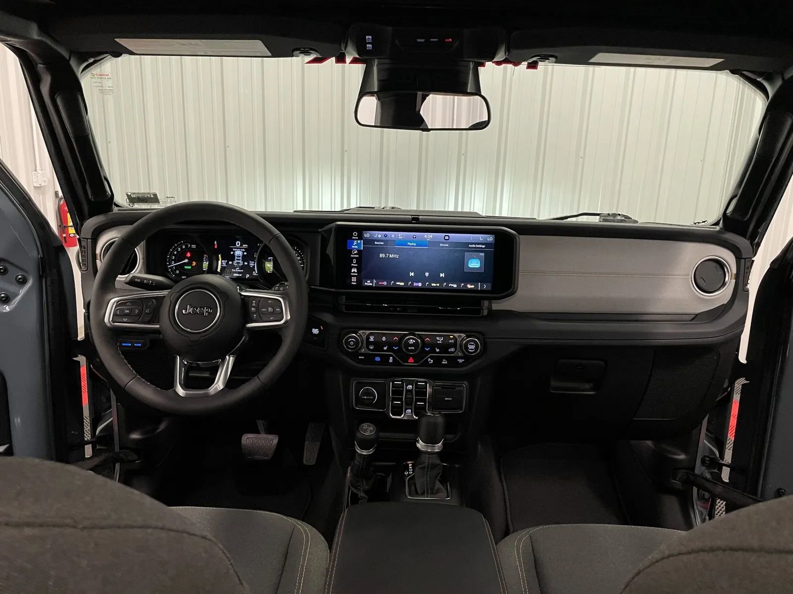 Used 2025 Jeep Wrangler Unlimited Sahara w/ Safety Group AWD/4WD image 30