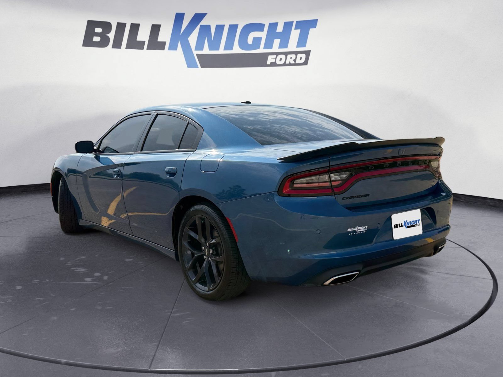 Used 2020 Dodge Charger SXT w/ Blacktop Package RWD image 3