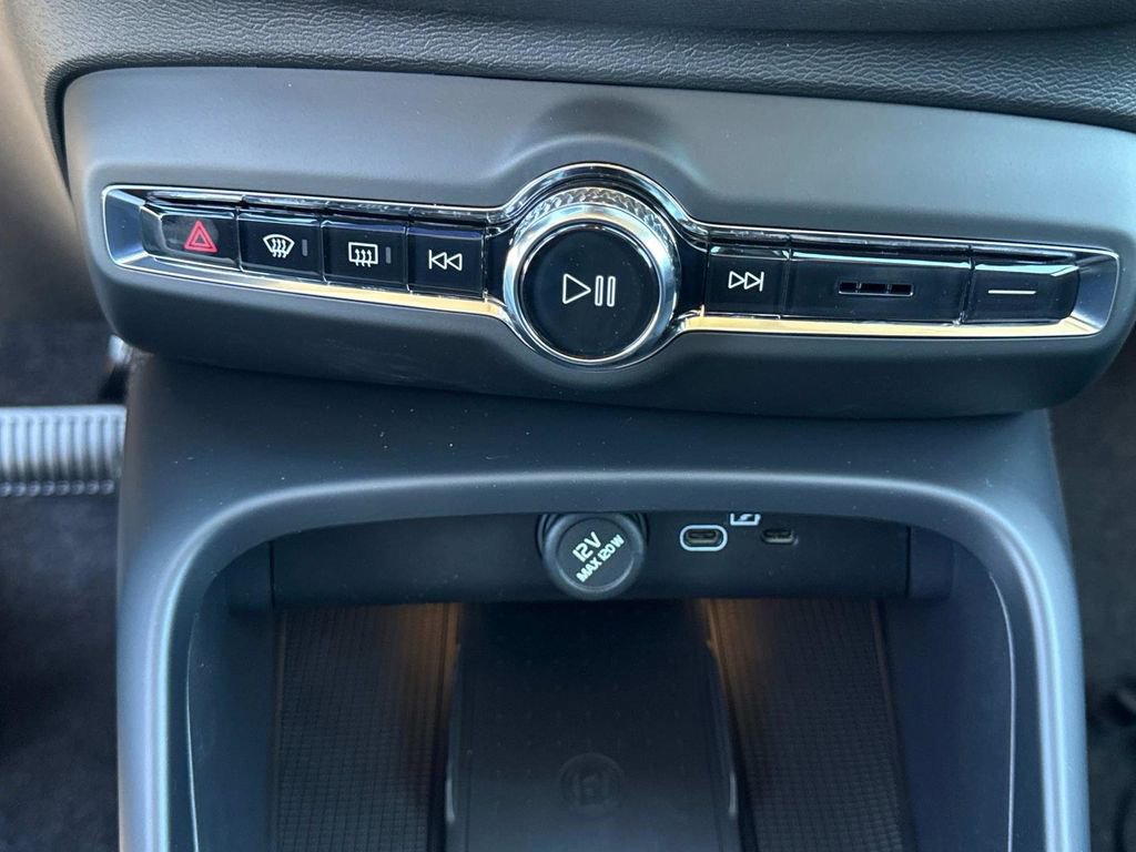 New 2026 Volvo XC40 B5 Ultra w/ Climate Package AWD/4WD image 24