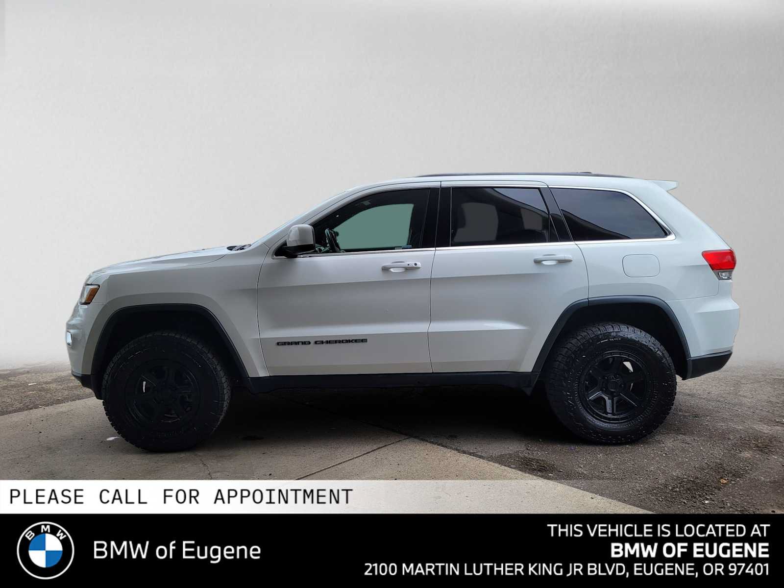 Used 2017 Jeep Grand Cherokee Laredo AWD/4WD image 6