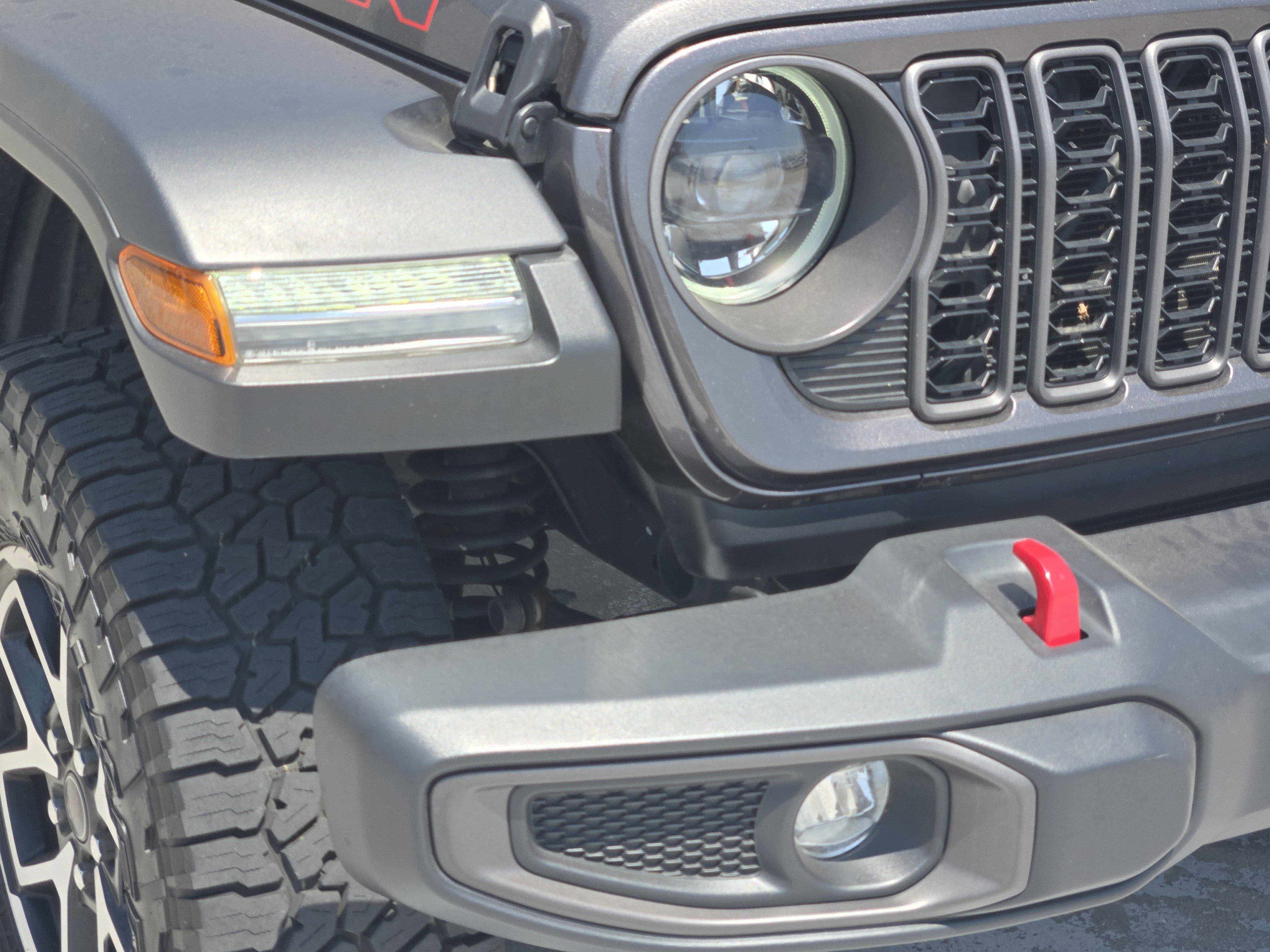 Used 2024 Jeep Gladiator Rubicon w/ Convenience Group AWD/4WD image 10