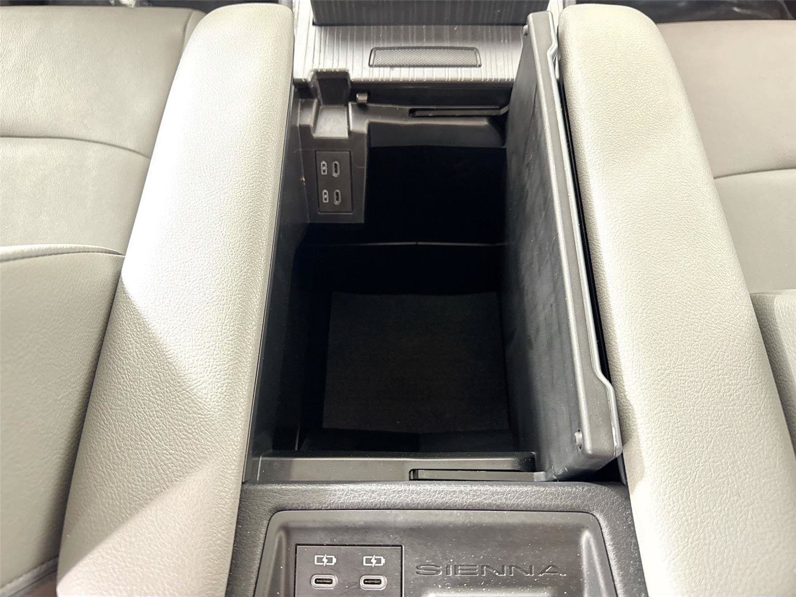 Certified 2026 Toyota Sienna XLE FWD image 35
