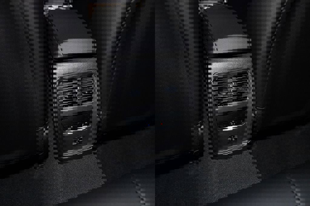 New 2026 BMW 330i xDrive Sedan w/ Convenience Package image 36