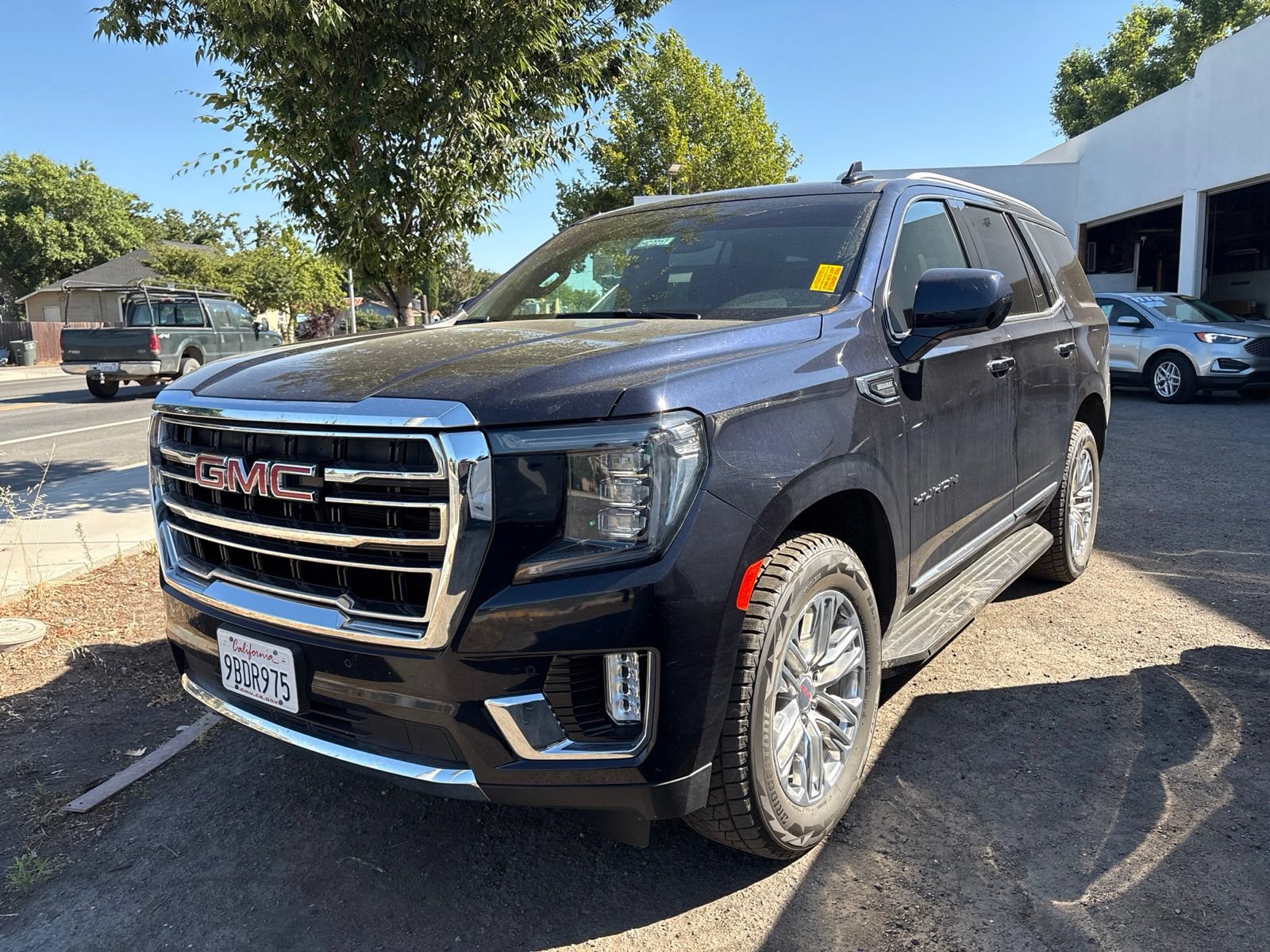 Used 2023 GMC Yukon SLT w/ Max Trailering Package AWD/4WD image 2