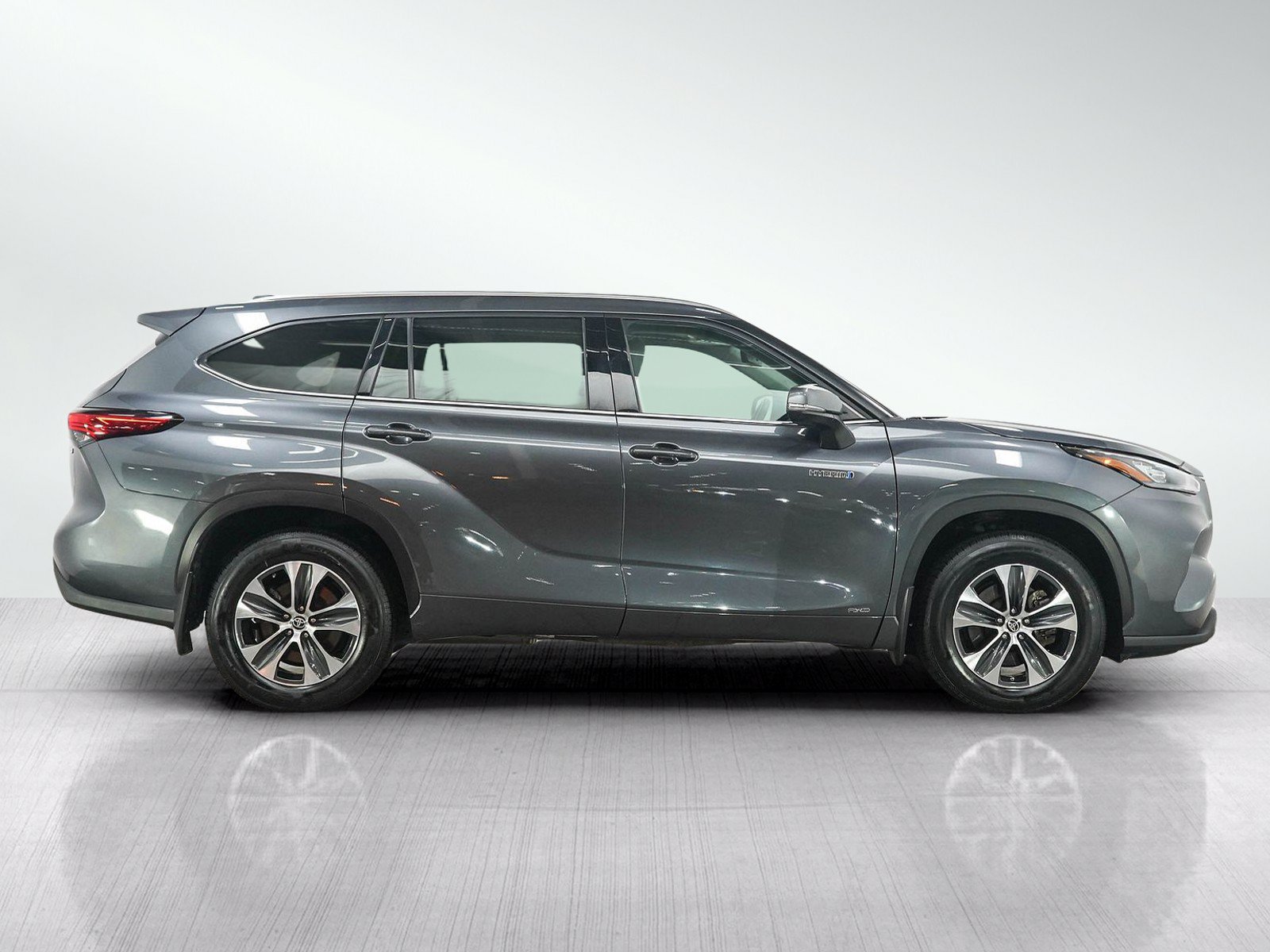 Used 2020 Toyota Highlander XLE AWD/4WD image 6