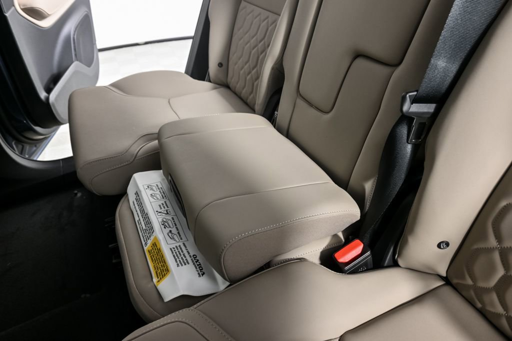 Used 2026 Volvo XC90 B6 Plus w/ Protection Package Premier image 24