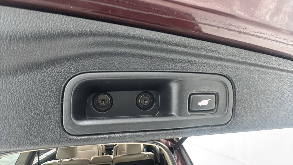 Used 2016 Honda Pilot Touring image 17