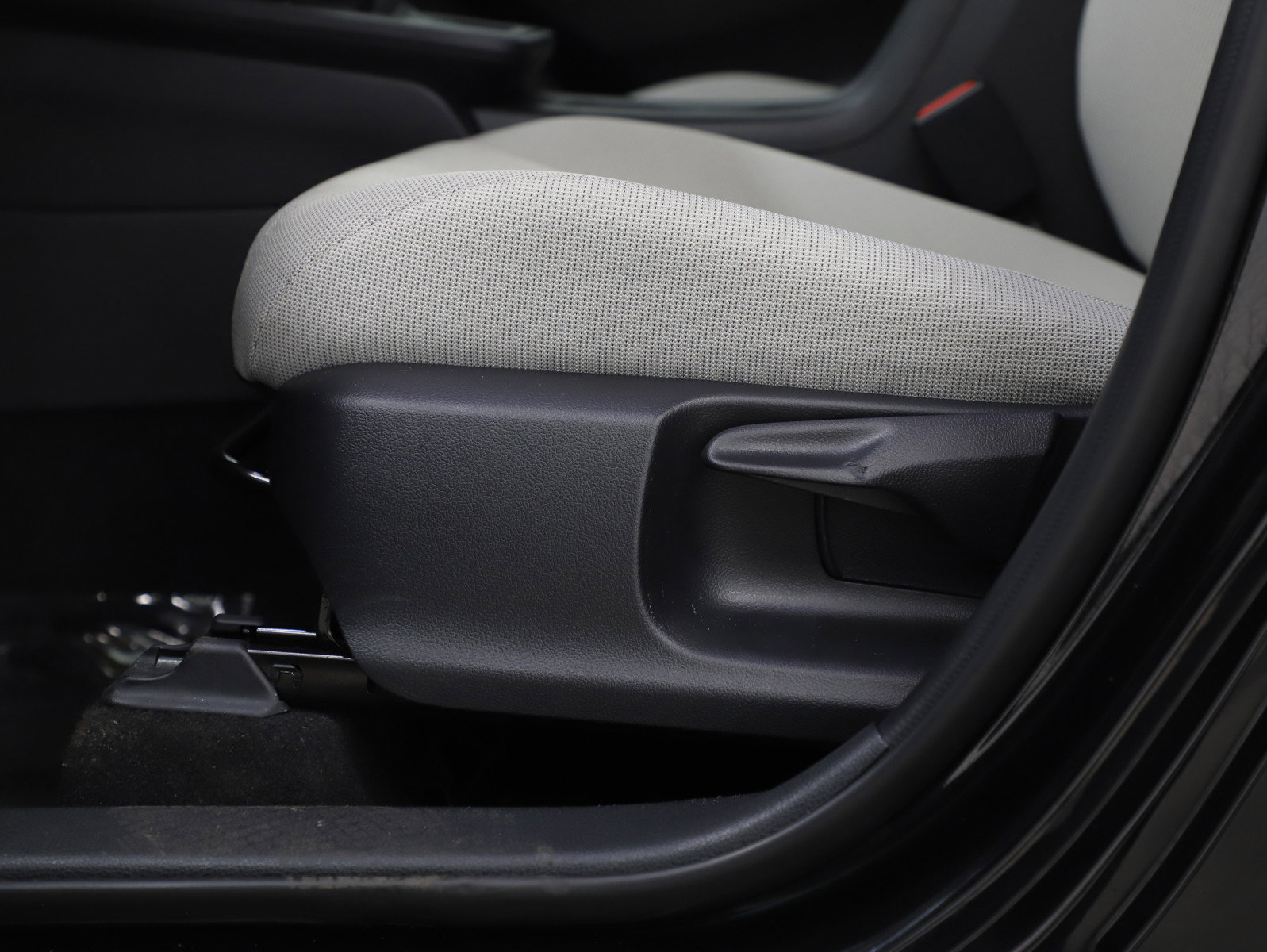 Used 2026 Toyota Corolla Cross L image 21