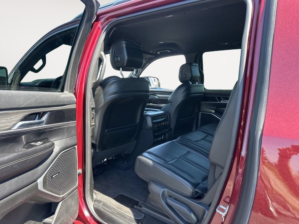 Used 2023 Jeep Wagoneer L Series II AWD/4WD image 25