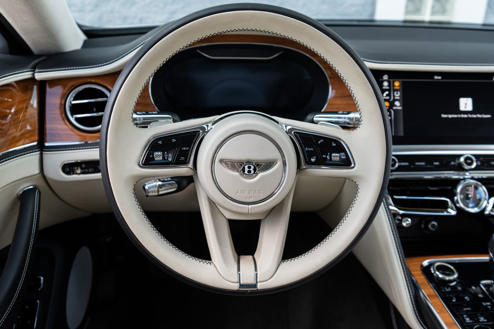 Used 2023 Bentley Flying Spur V8 AWD/4WD image 31