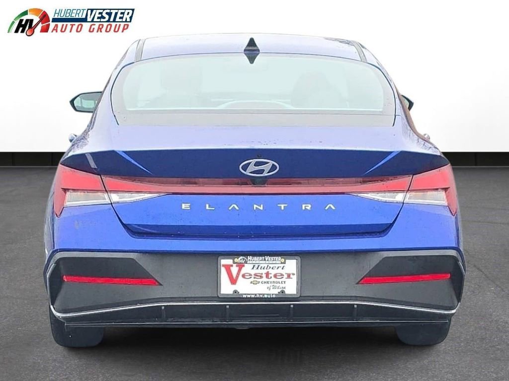 Used 2024 Hyundai Elantra SEL image 7