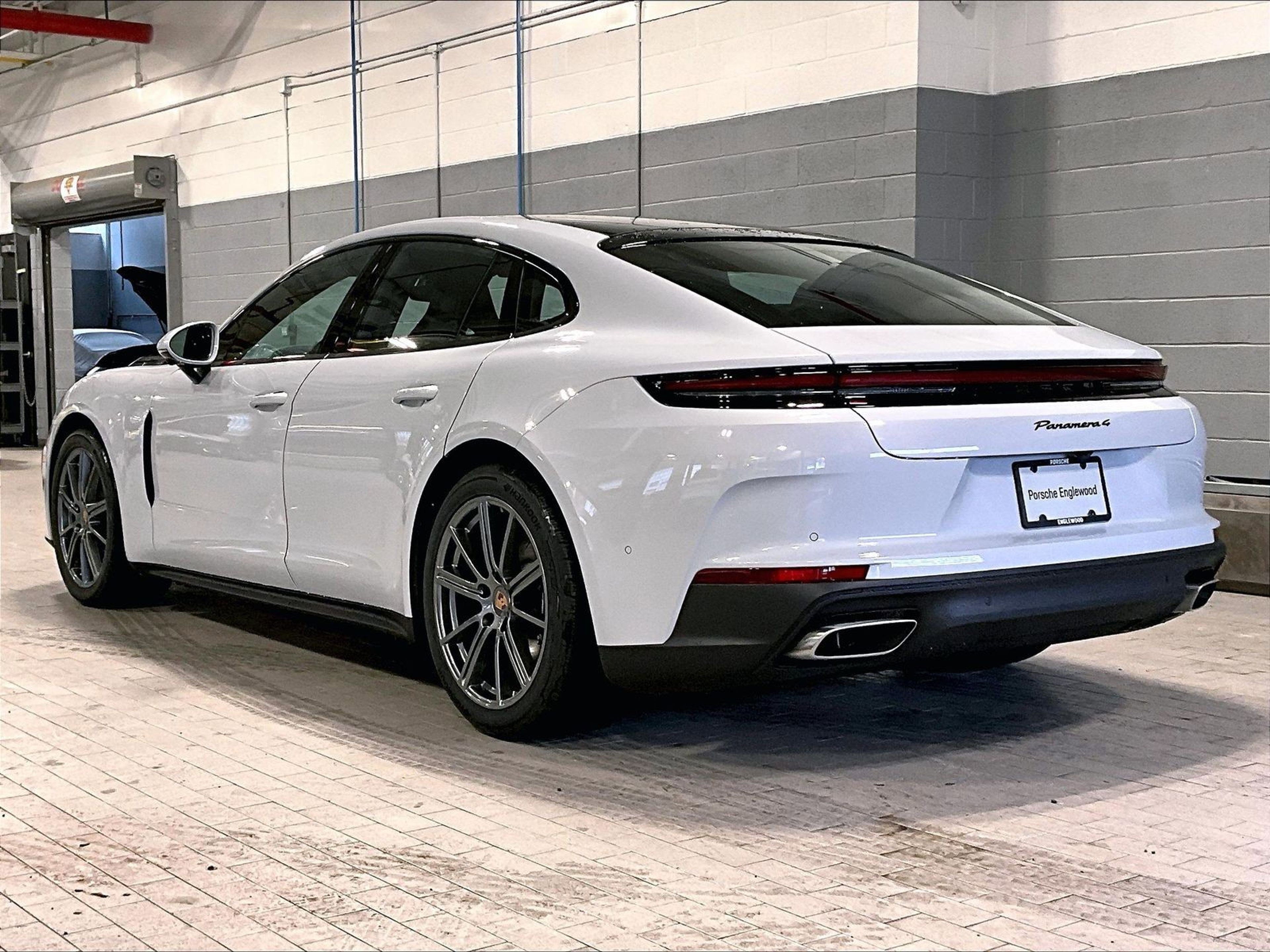 New 2026 Porsche Panamera 4 image 3