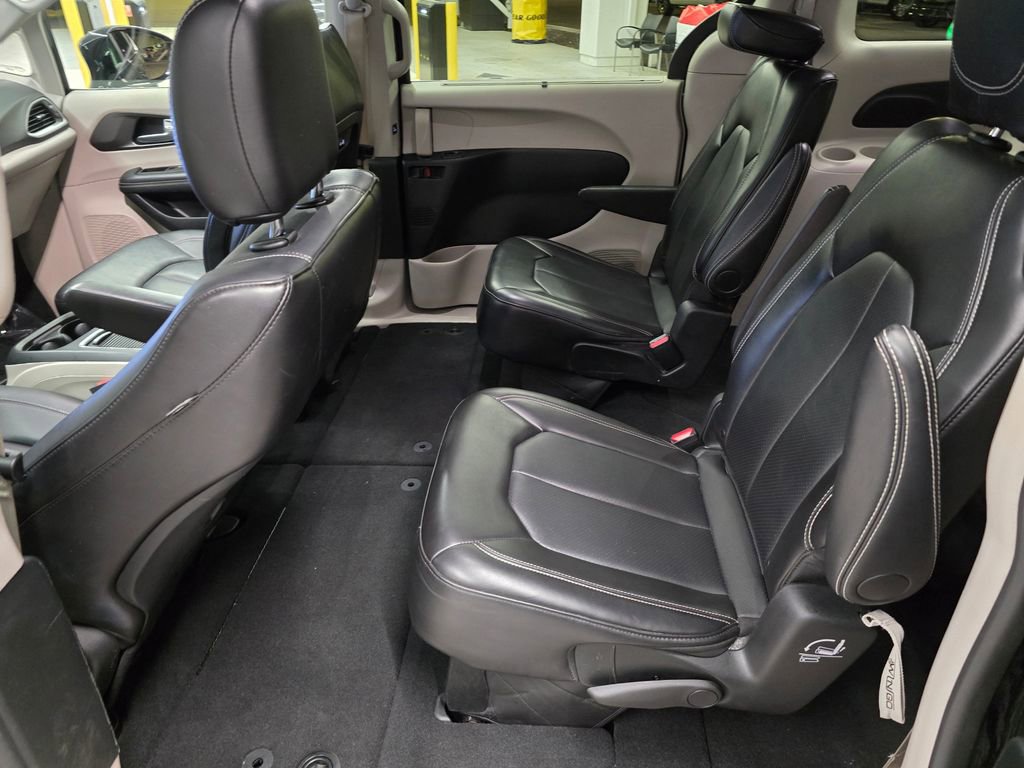 Certified 2024 Chrysler Pacifica Touring-L image 28