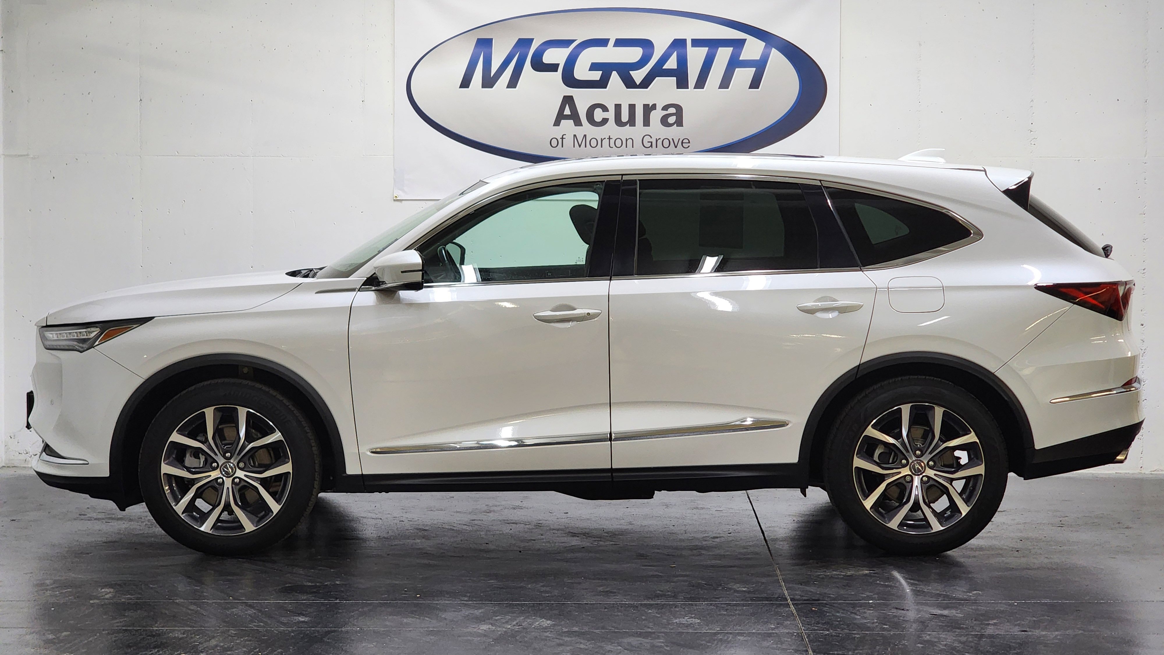 Used 2023 Acura MDX SH-AWD w/ Technology Package image 9