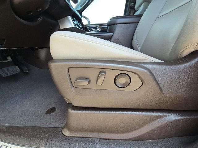 Used 2023 Chevrolet Tahoe Z71 w/ Luxury Package AWD/4WD image 23