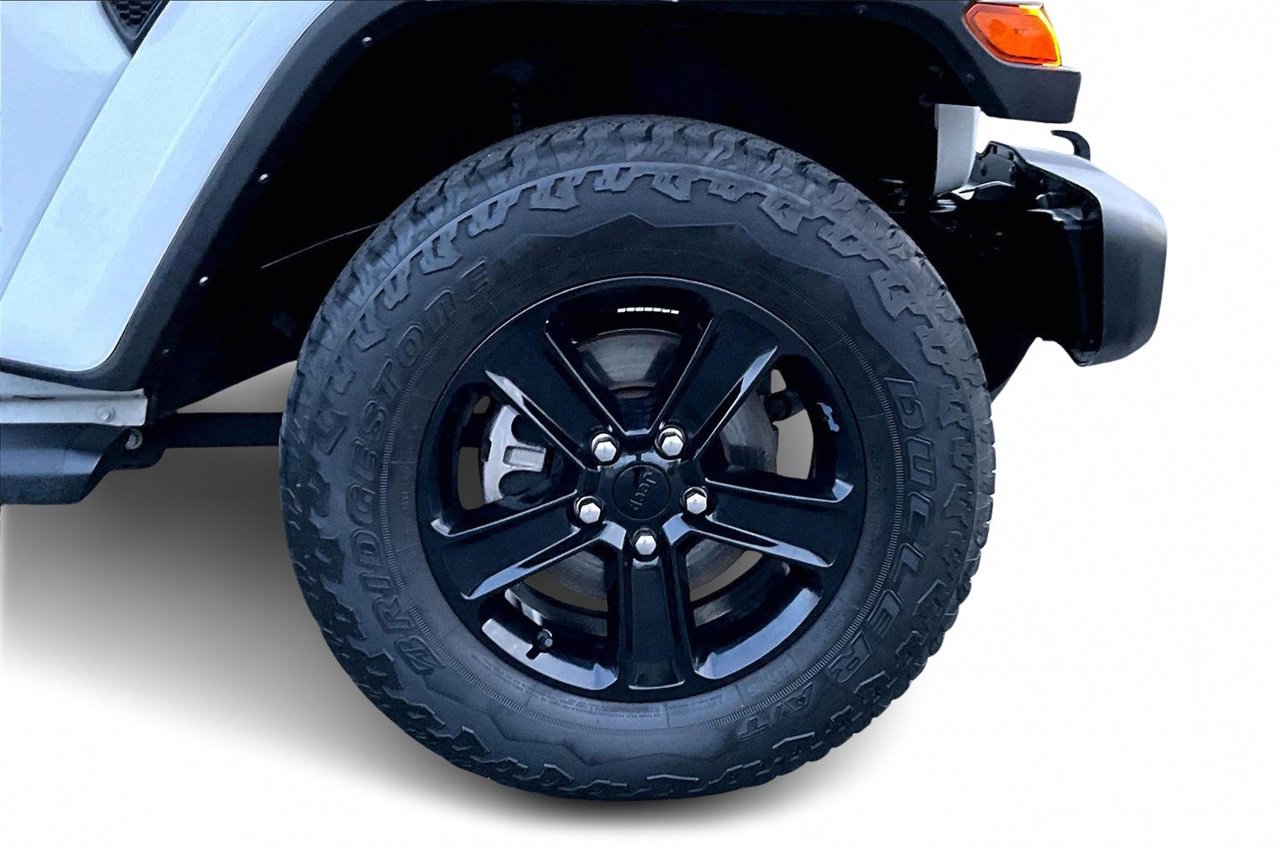 Certified 2022 Jeep Wrangler Unlimited Sahara image 32