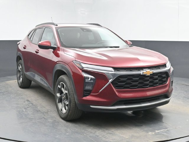 Used 2024 Chevrolet Trax LT w/ Driver Confidence Package FWD image 2