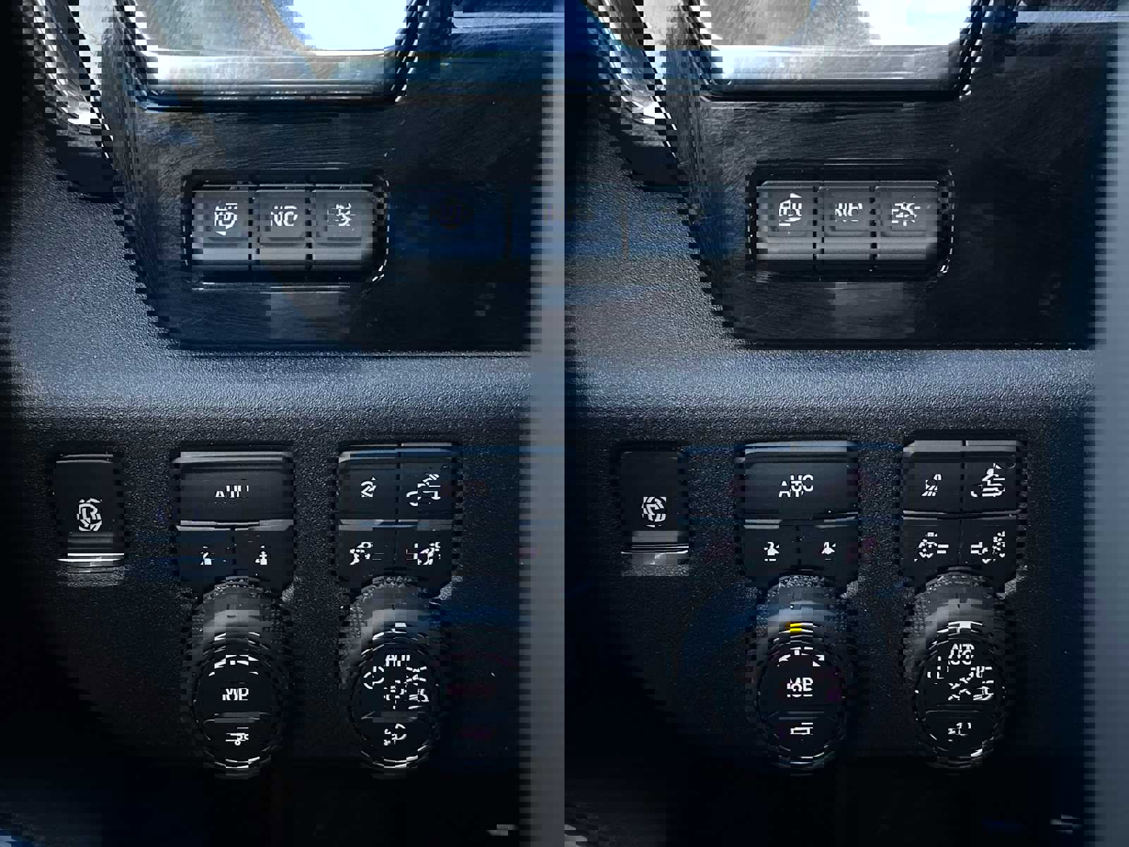 Used 2025 Chevrolet Silverado 1500 LTZ w/ LTZ Premium Package image 33