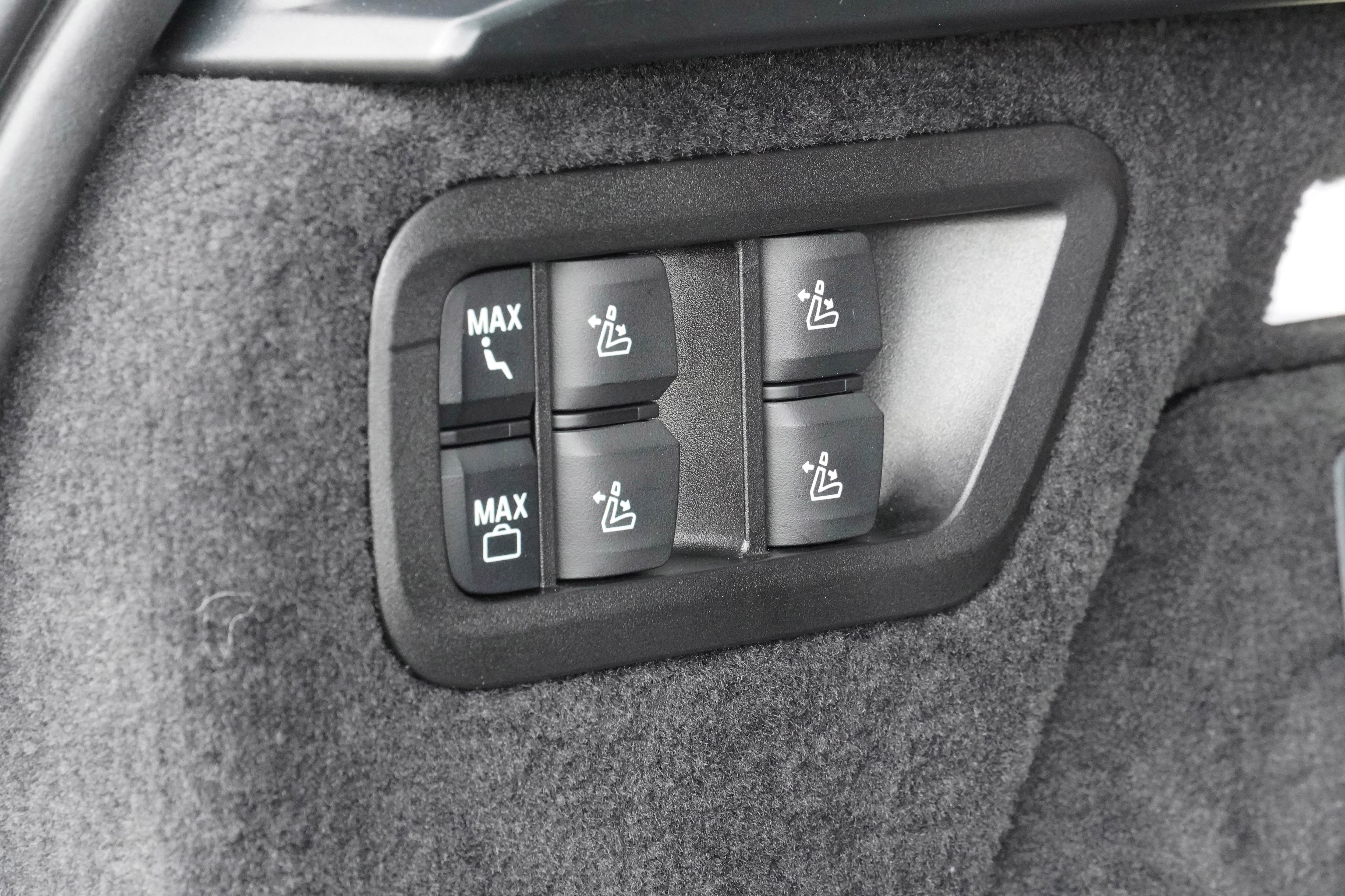 Certified 2024 BMW X7 M60i w/ Executive Package image 43