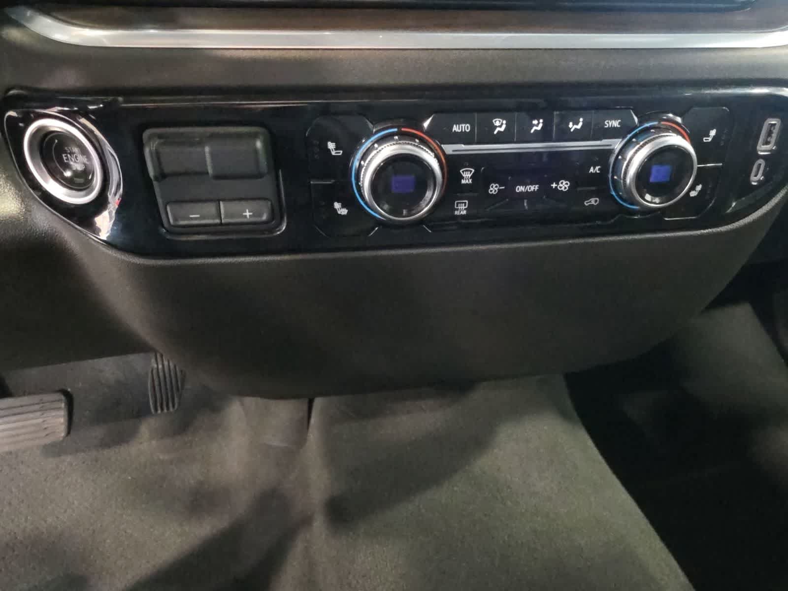 Used 2025 GMC Sierra 1500 SLT AWD/4WD image 27