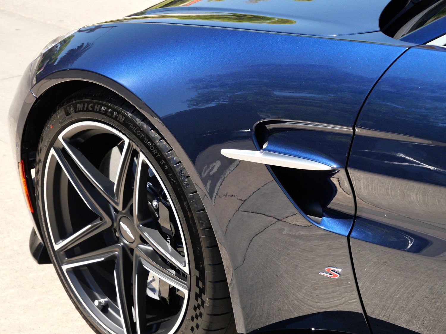 New 2026 Aston Martin V8 Vantage S RWD image 9
