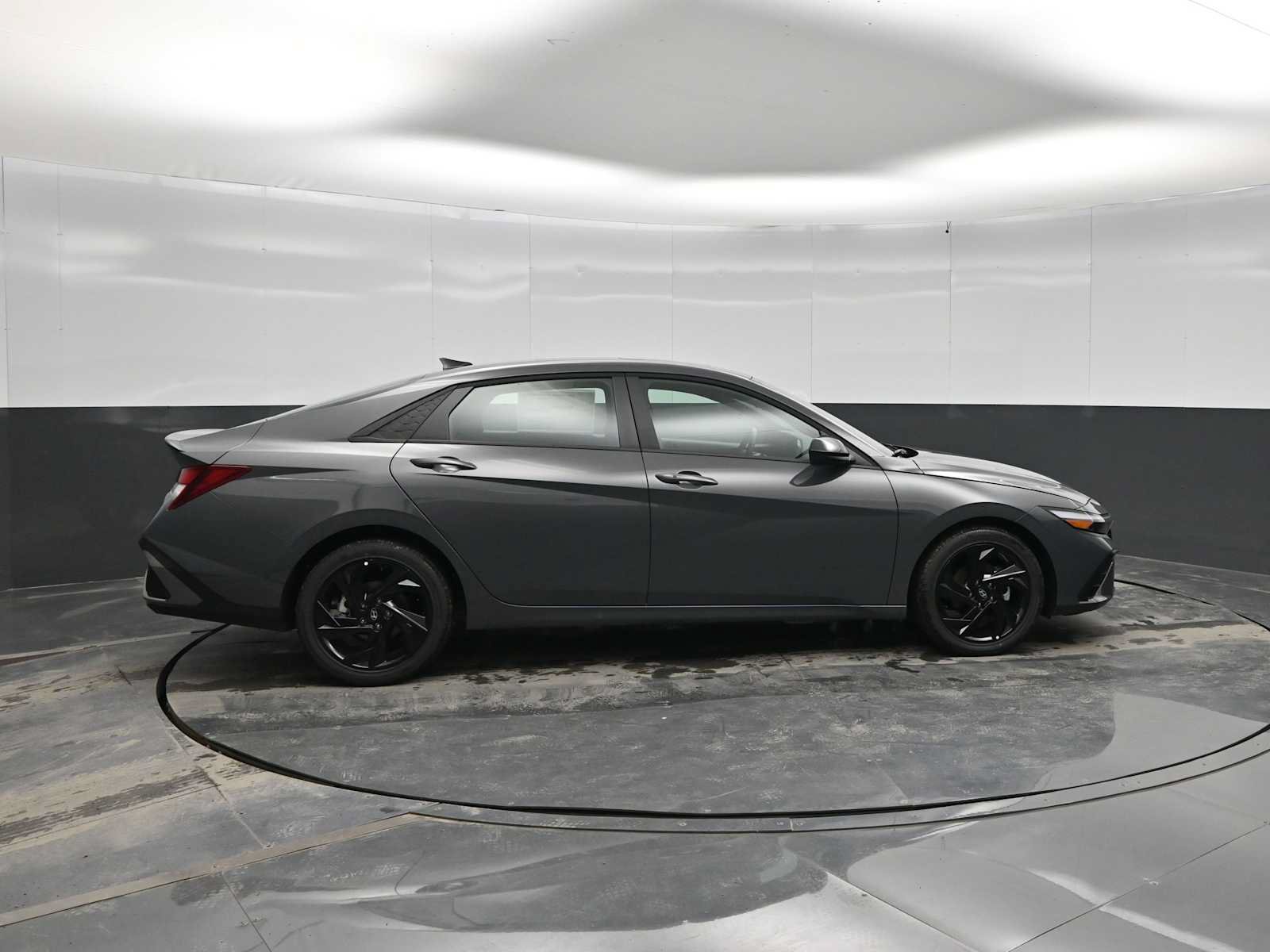 New 2026 Hyundai Elantra SEL Sport FWD image 9