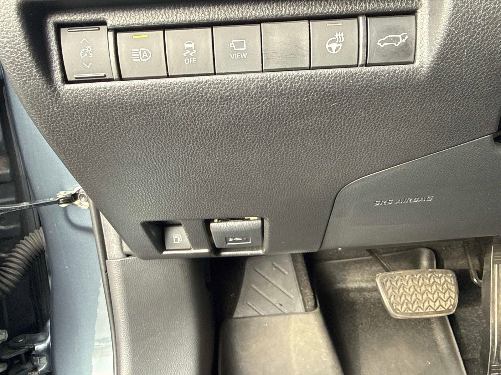 Used 2021 Toyota Venza Limited image 35