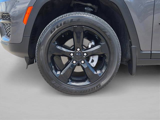 Used 2023 Jeep Grand Cherokee Altitude AWD/4WD image 25