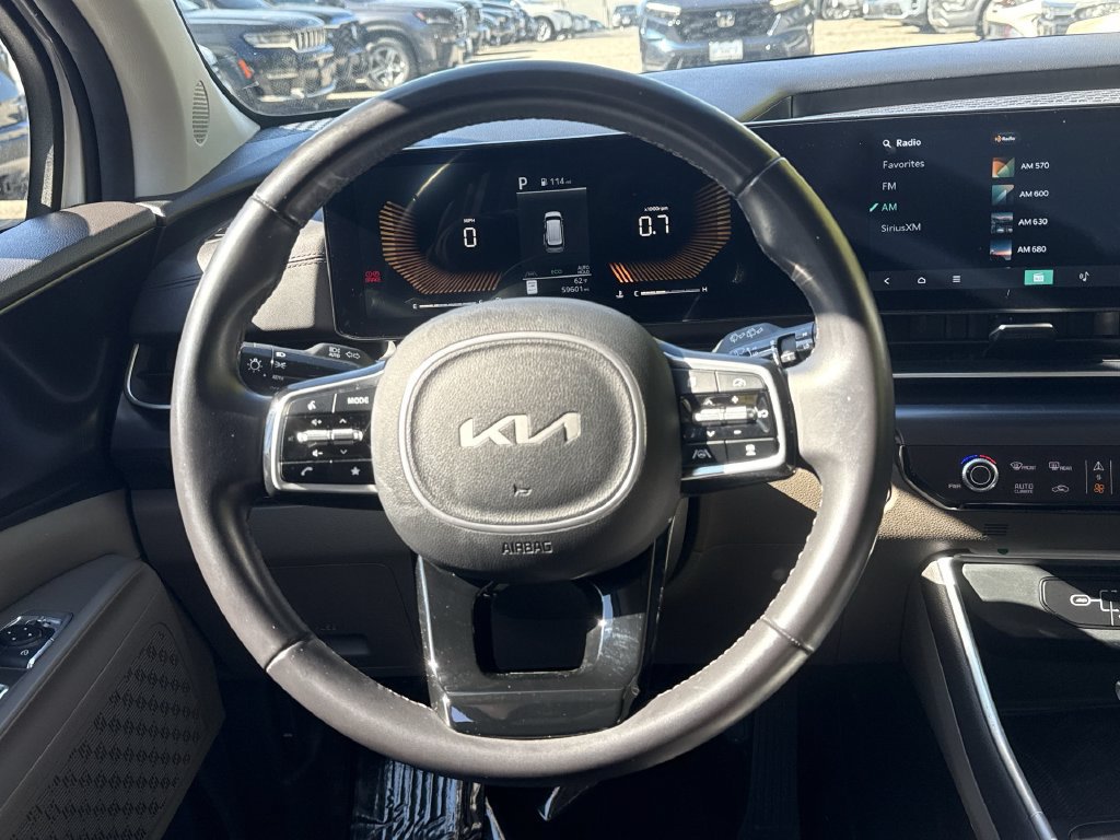 Used 2025 Kia Carnival FWD image 11