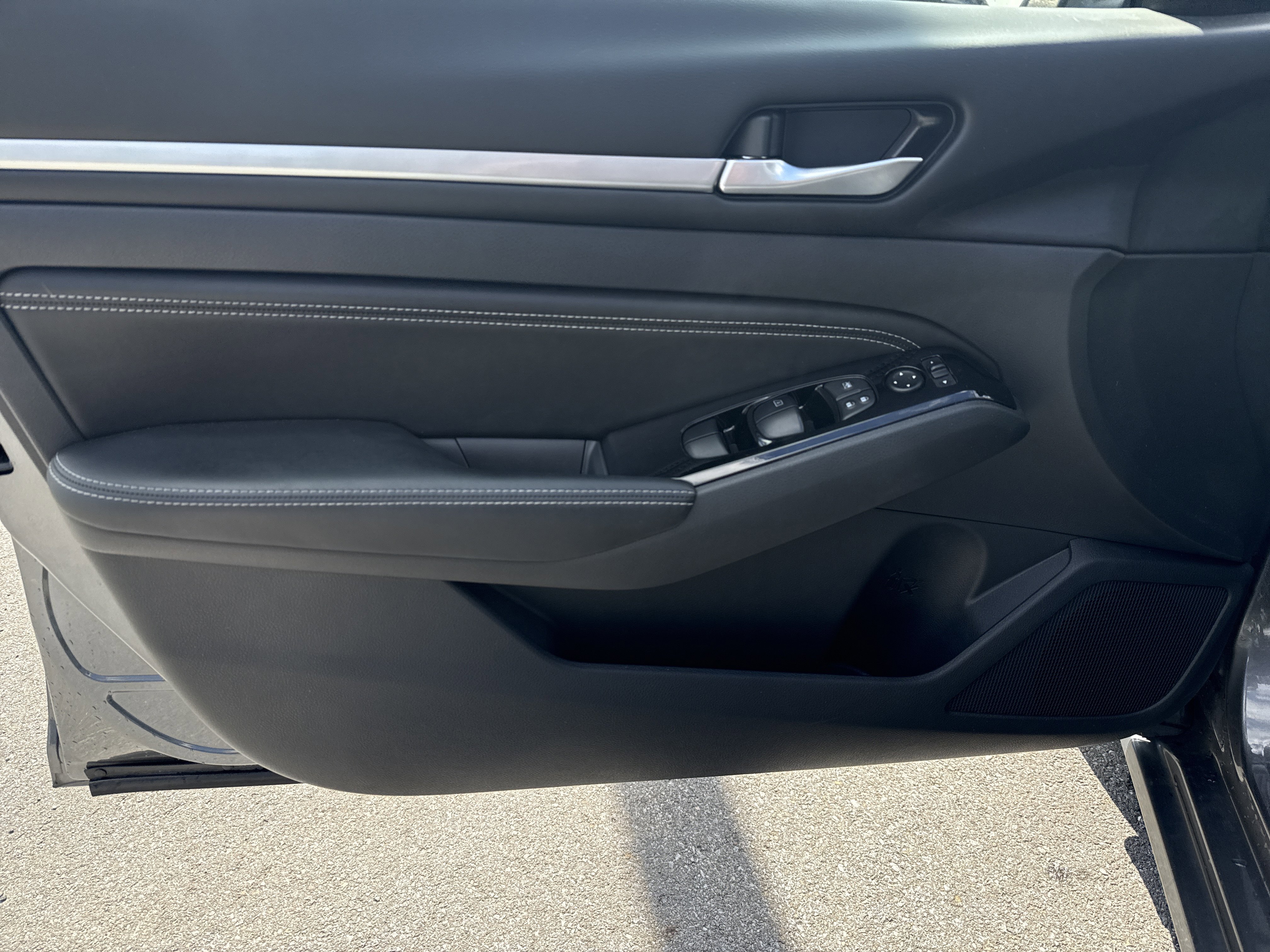 Used 2023 Nissan Altima 2.5 SV w/ SV Premium Package FWD image 15