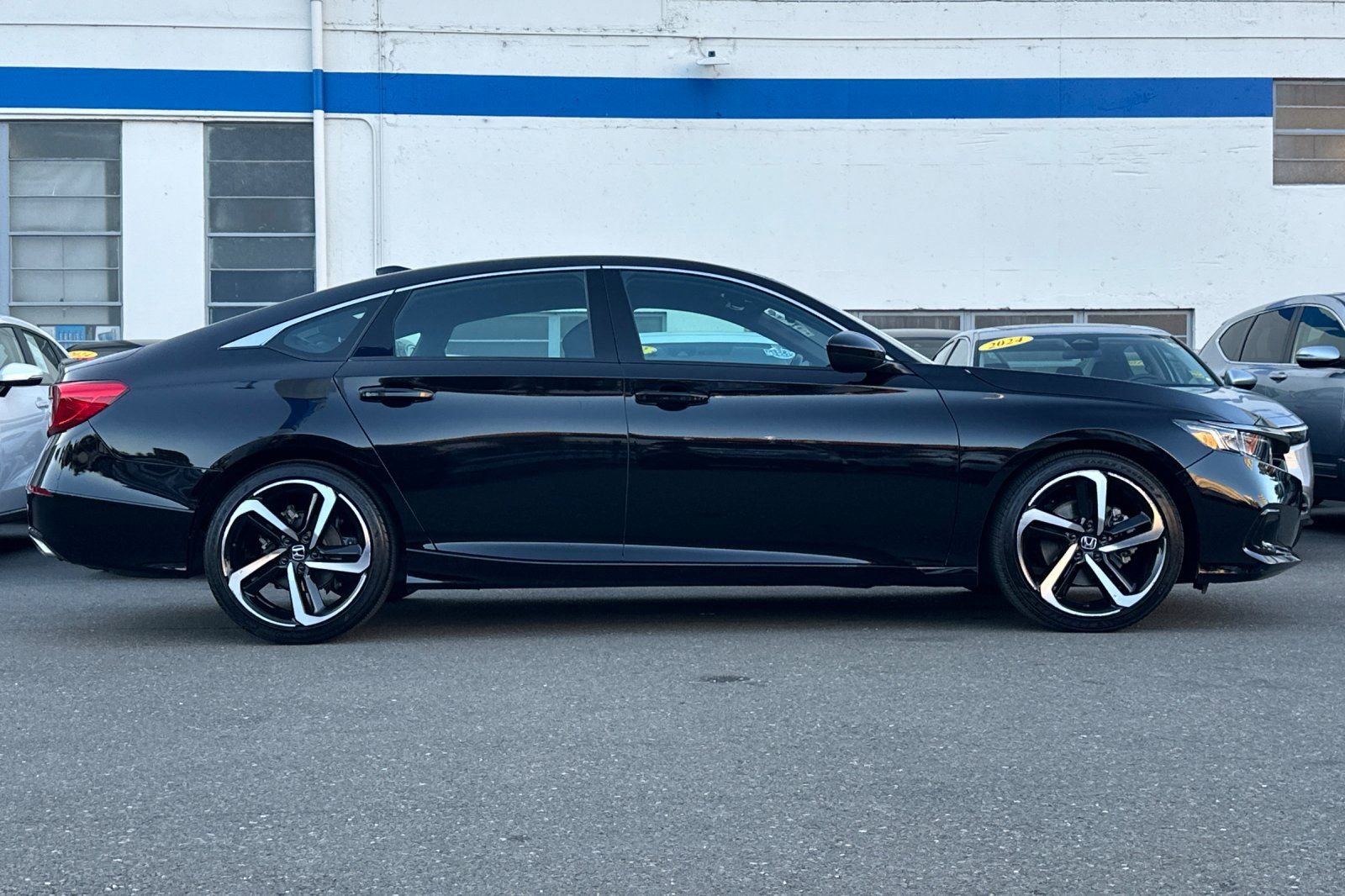 Used 2022 Honda Accord Sport image 3