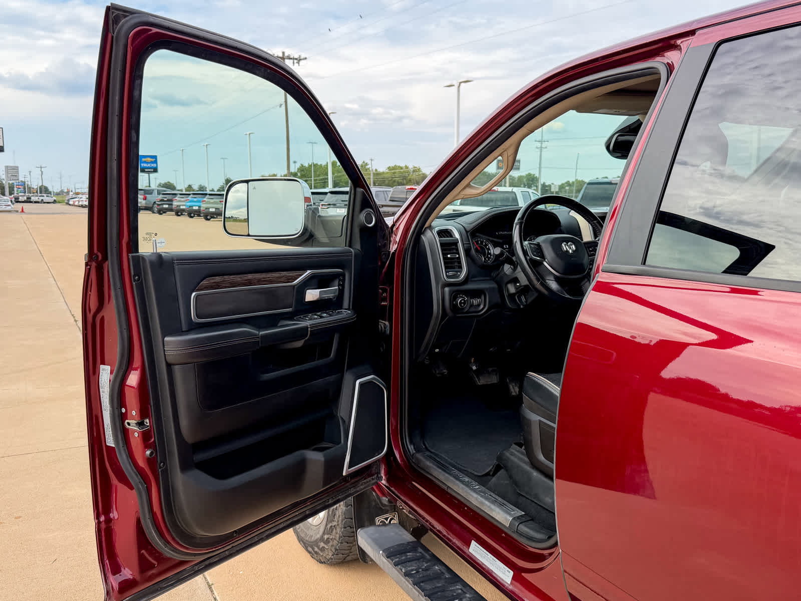 Used 2020 RAM 3500 Laramie image 10
