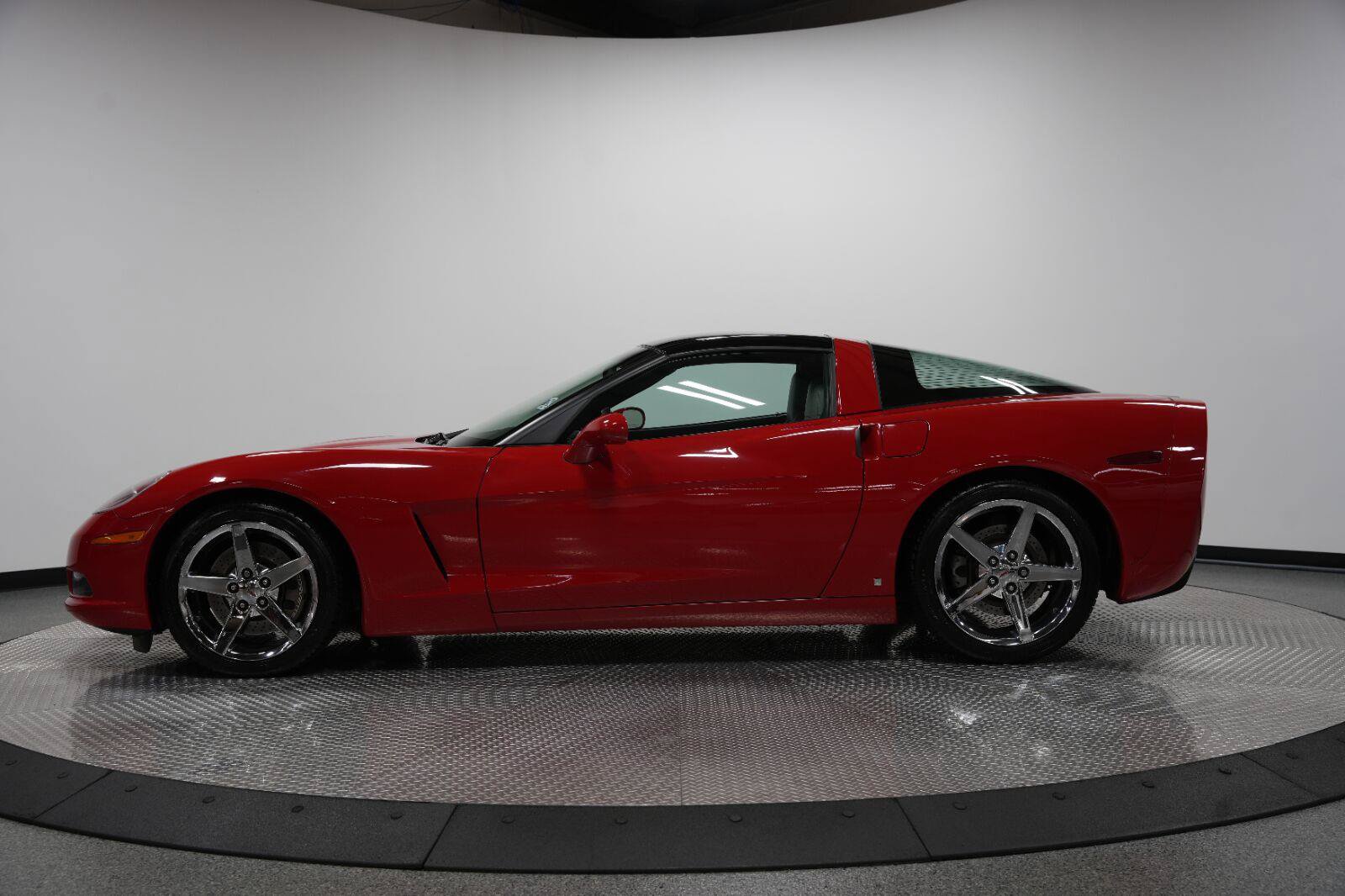 Used 2007 Chevrolet Corvette Coupe w/ Preferred Equipment Group RWD image 5