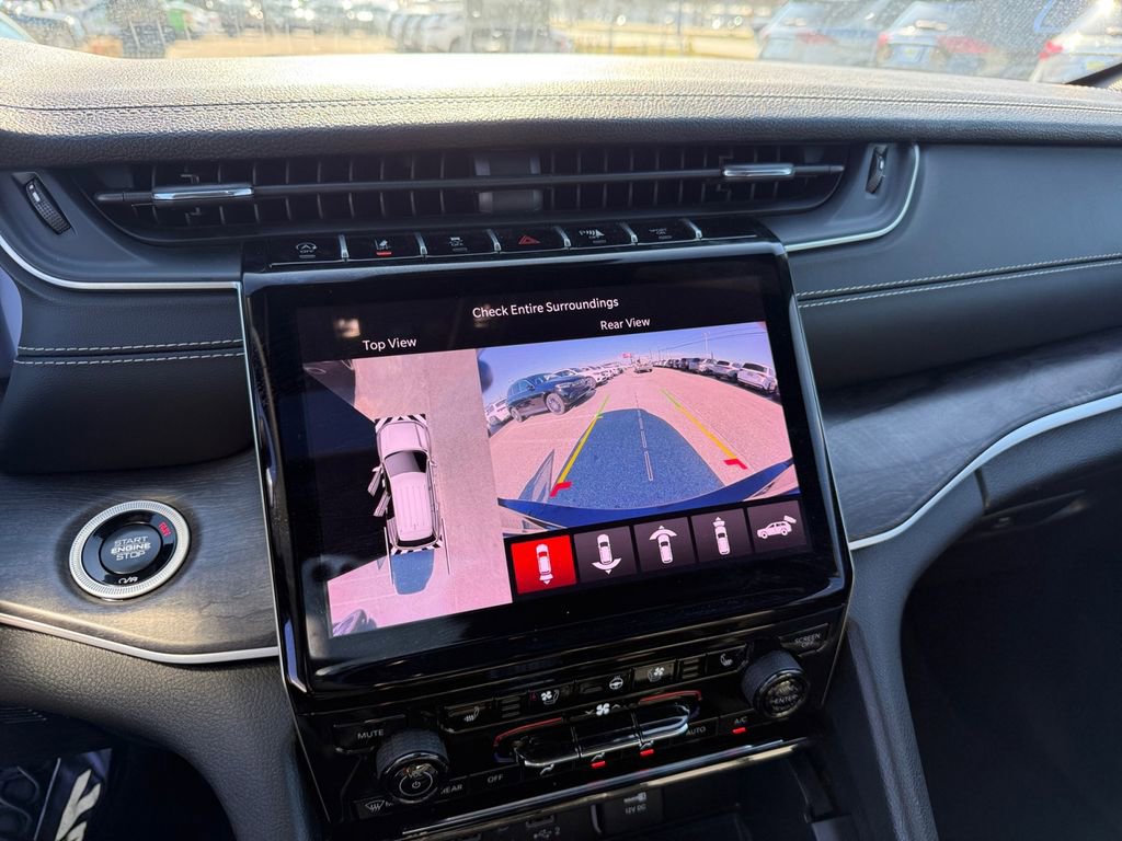 Used 2025 Jeep Grand Cherokee L Limited w/ Luxury Tech Group II image 23