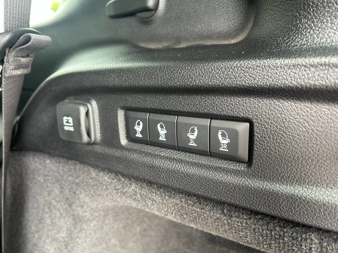 Used 2021 Jeep Grand Cherokee L Overland w/ Advanced Protech Group III image 21