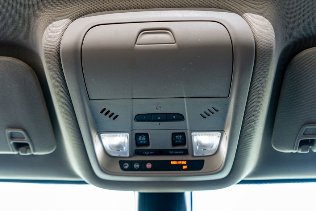 Used 2017 GMC Acadia Denali image 23