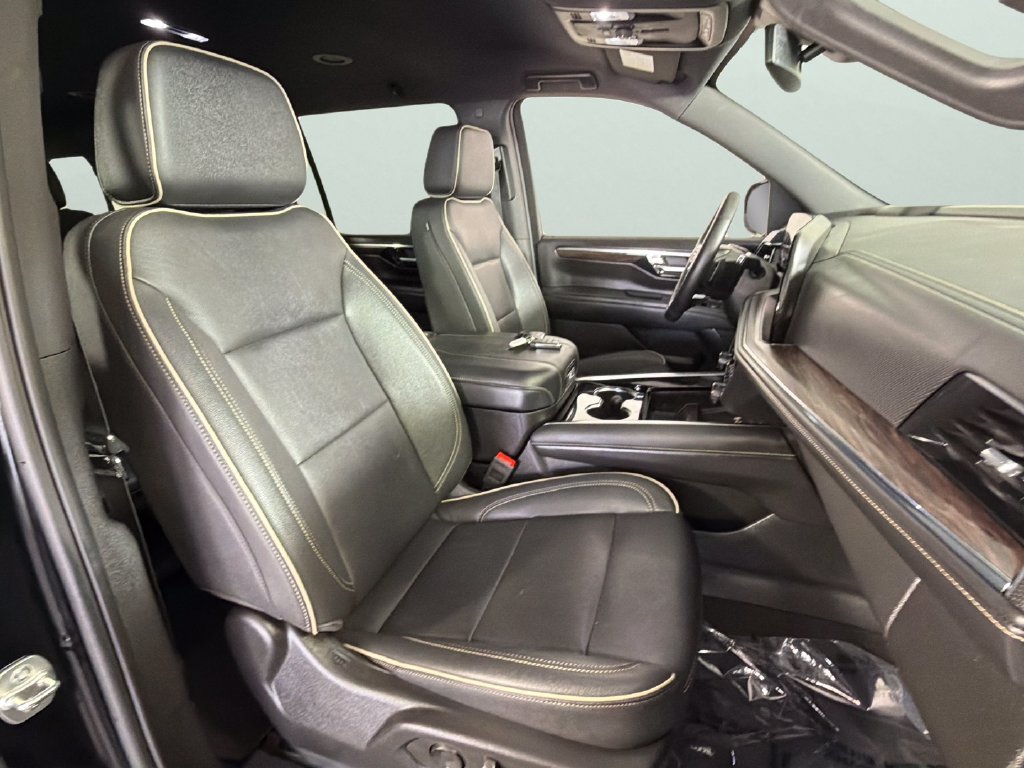 Certified 2025 Chevrolet Suburban Premier AWD/4WD image 37