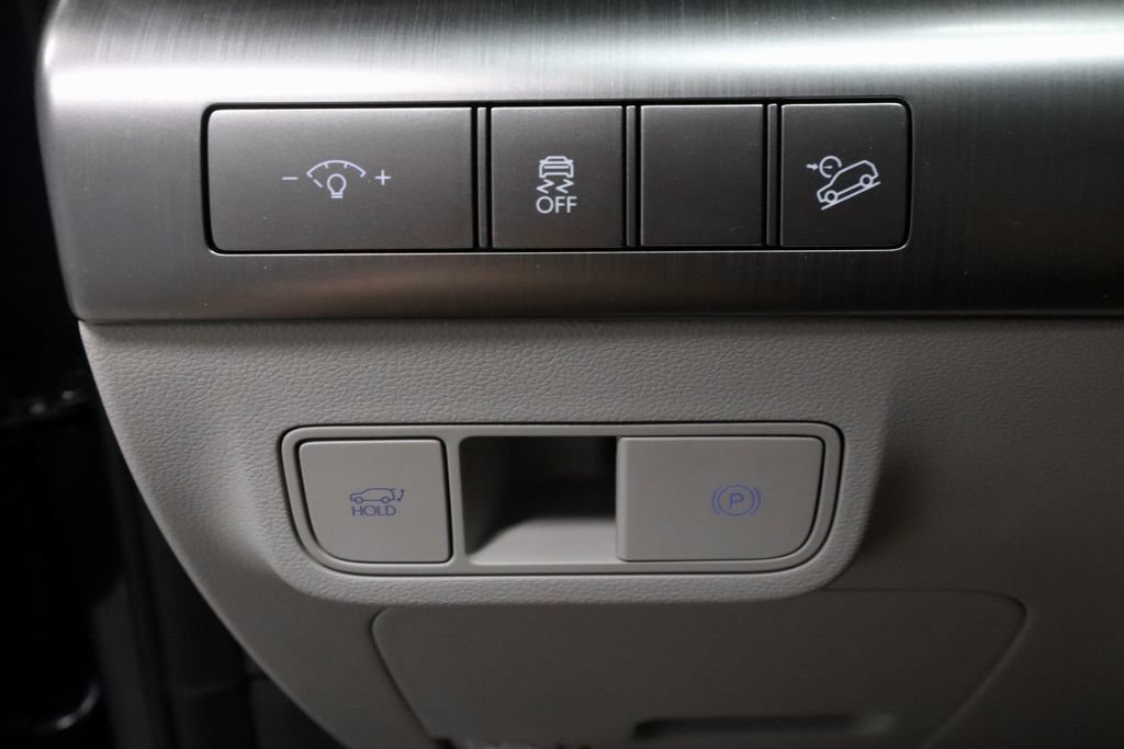 Used 2024 Hyundai Kona Limited AWD/4WD image 29