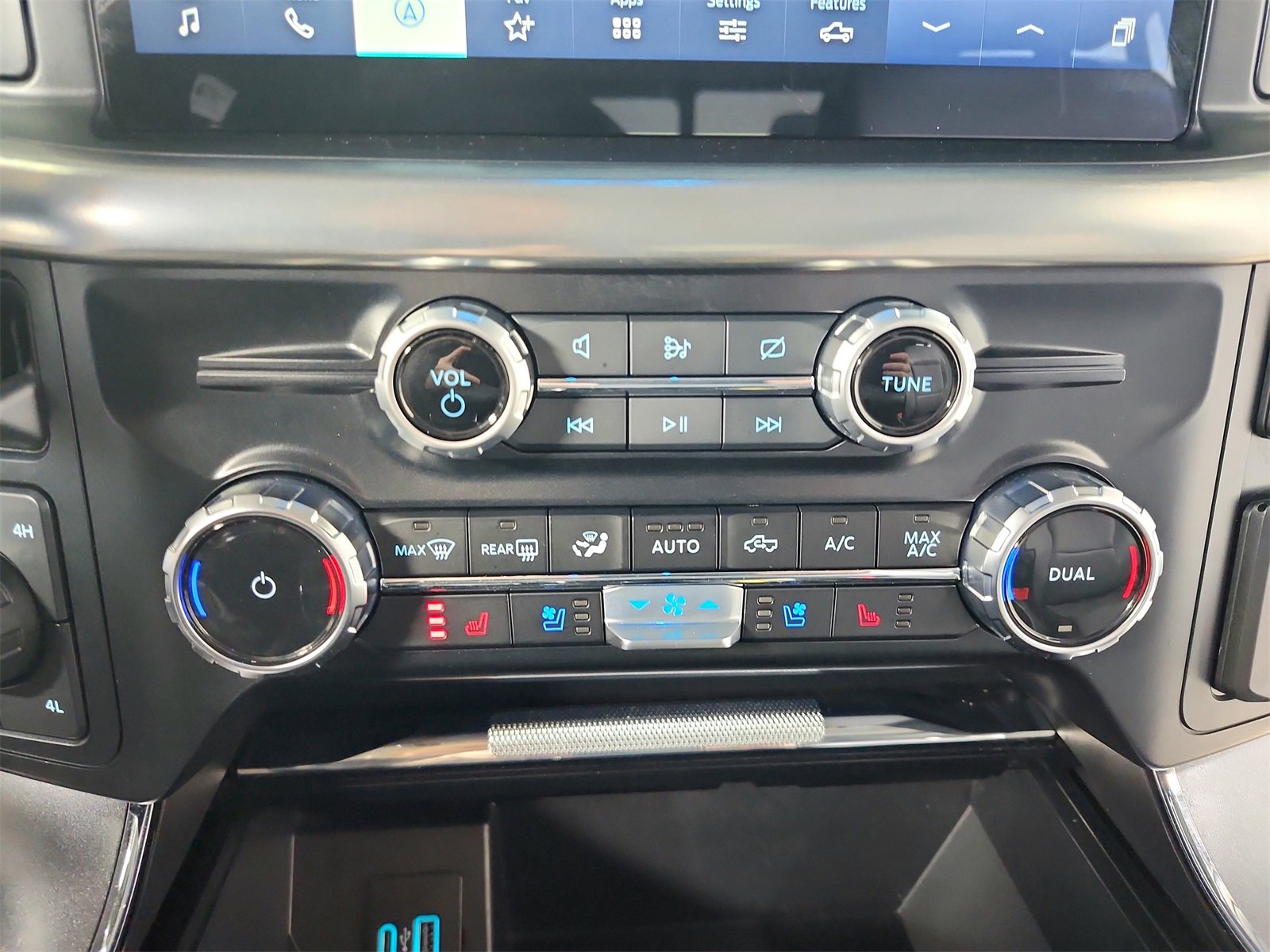 Used 2023 Ford F150 Lariat image 32