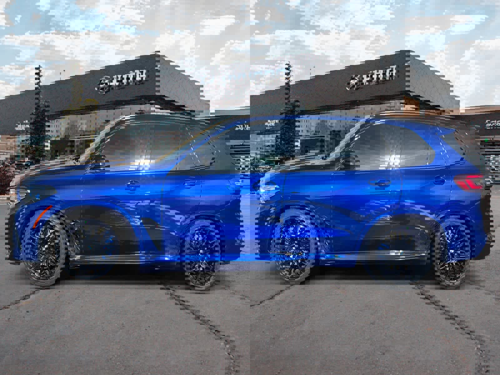 Used 2021 BMW X5 M w/ Competition Package image 2