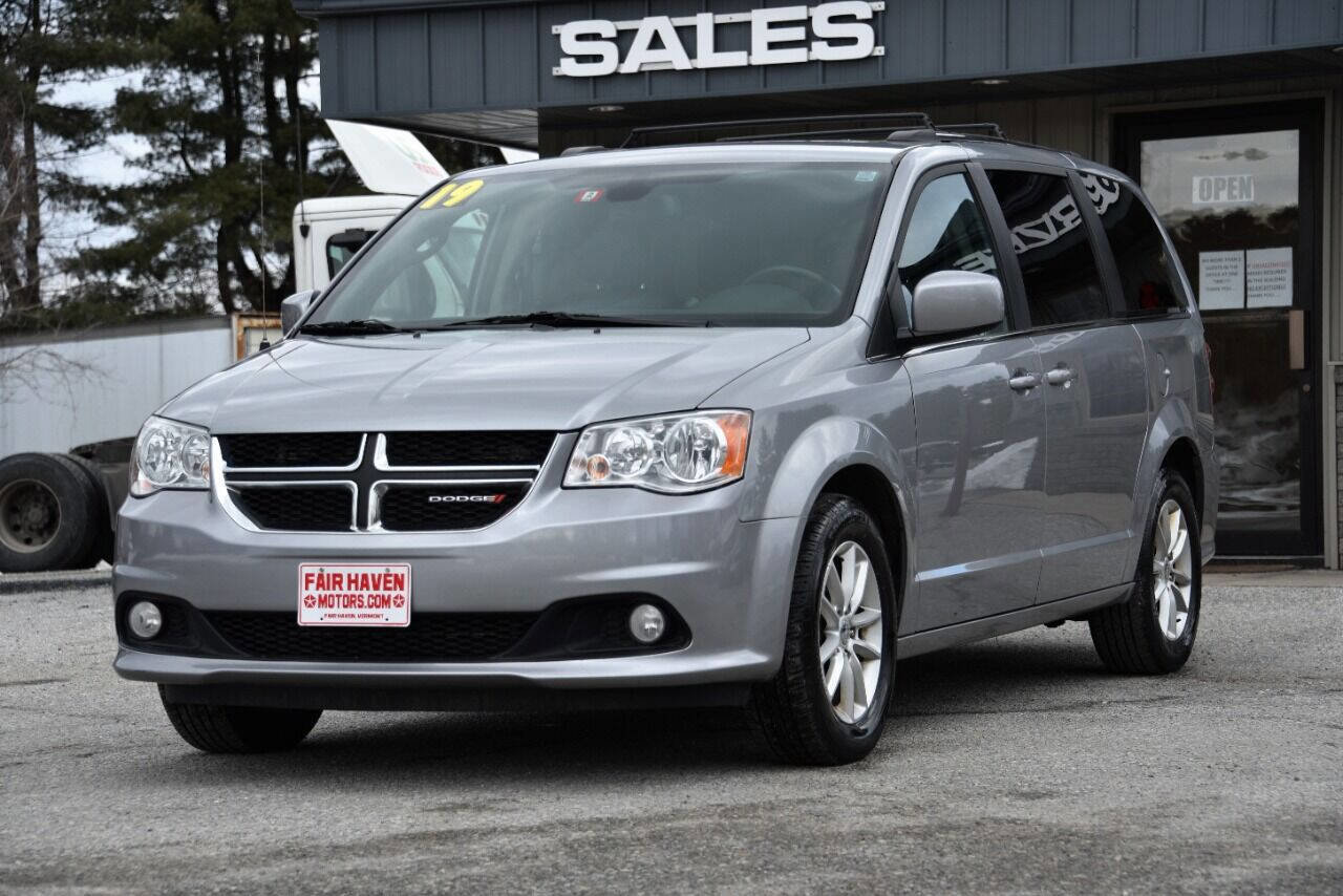 Used 2019 Dodge Grand Caravan SXT image 1