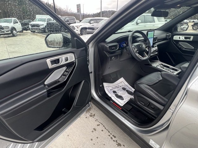 Used 2023 Ford Explorer ST w/ Equipment Group 401A image 9