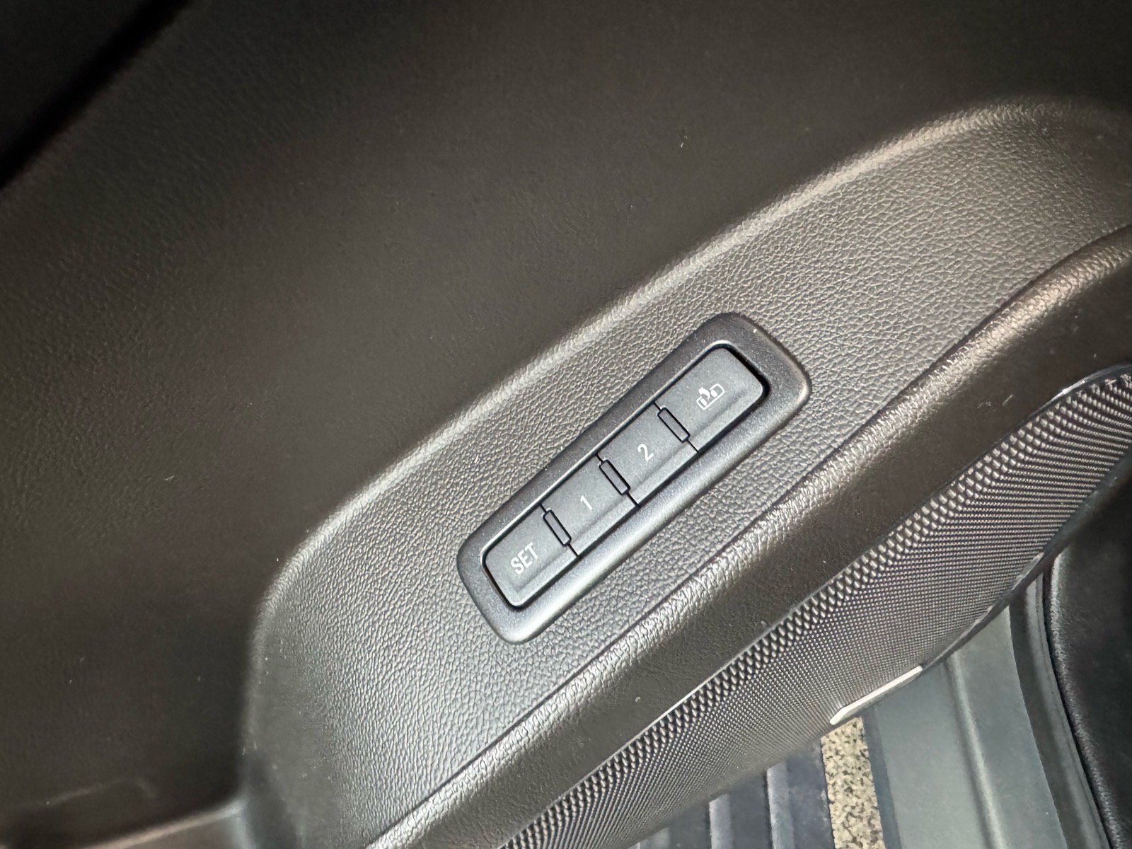 Used 2018 GMC Yukon XL Denali w/ Denali Ultimate Package AWD/4WD image 23
