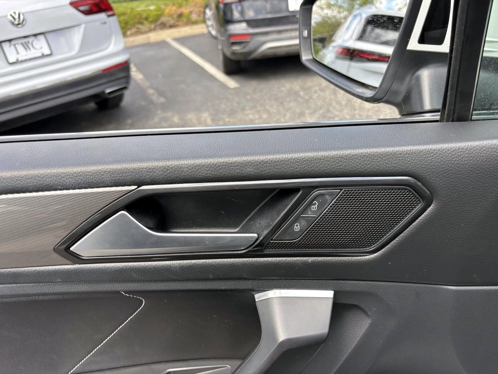 Used 2023 Volkswagen Tiguan SE w/ Panoramic Sunroof Package FWD image 12