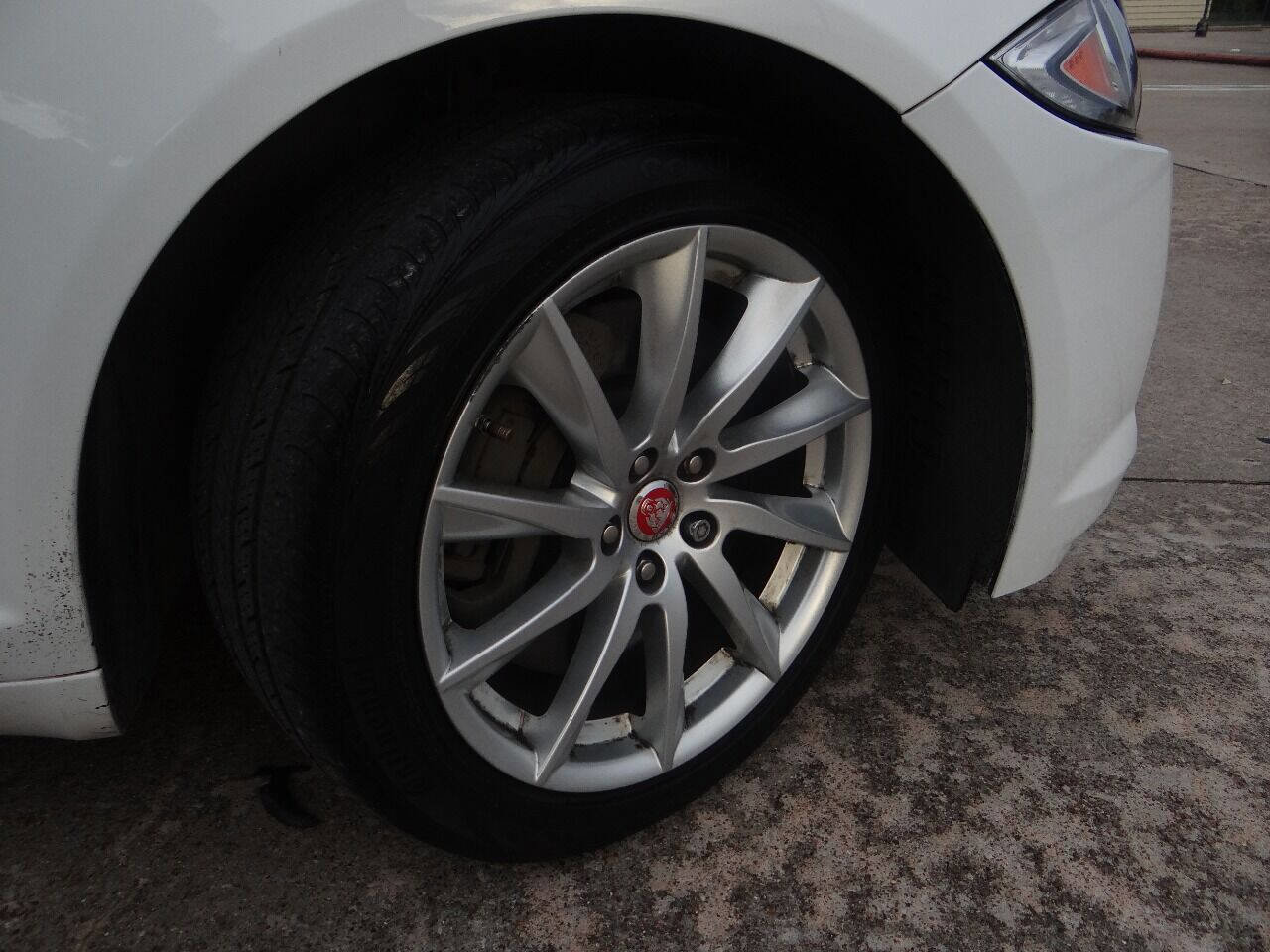 Used 2015 Jaguar XF Premium image 27