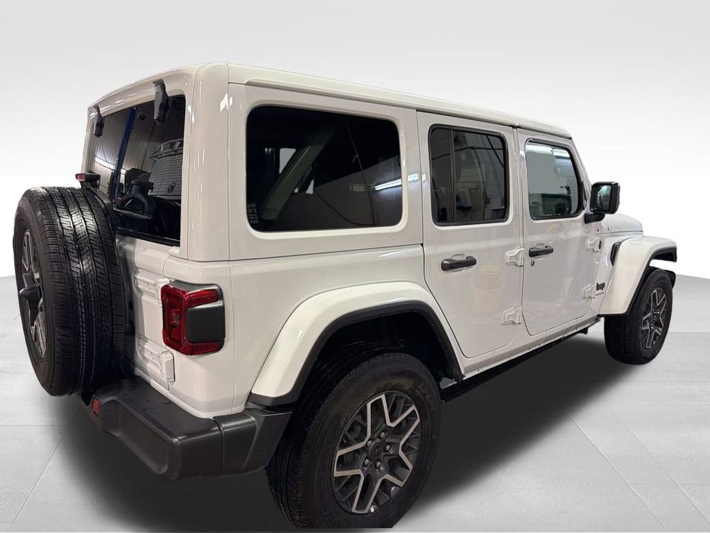 Used 2025 Jeep Wrangler Sahara image 5